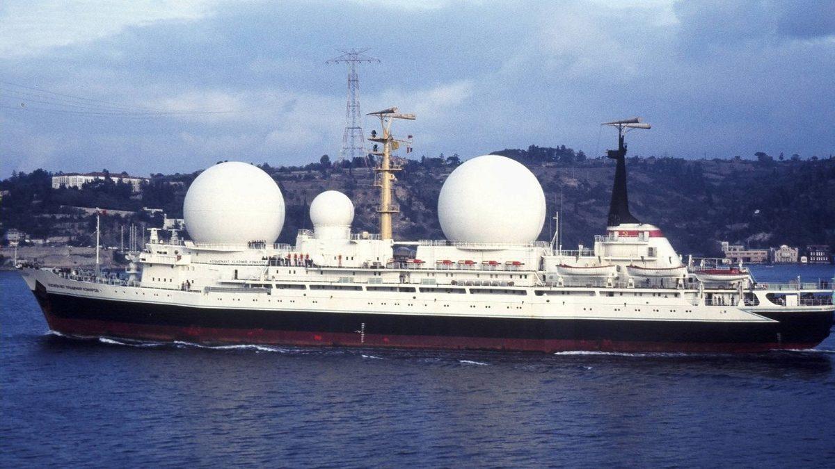 Gemilerin Tepesindeki Bu Büyük ve Beyaz Top Aslında Ne İşe Yarar?