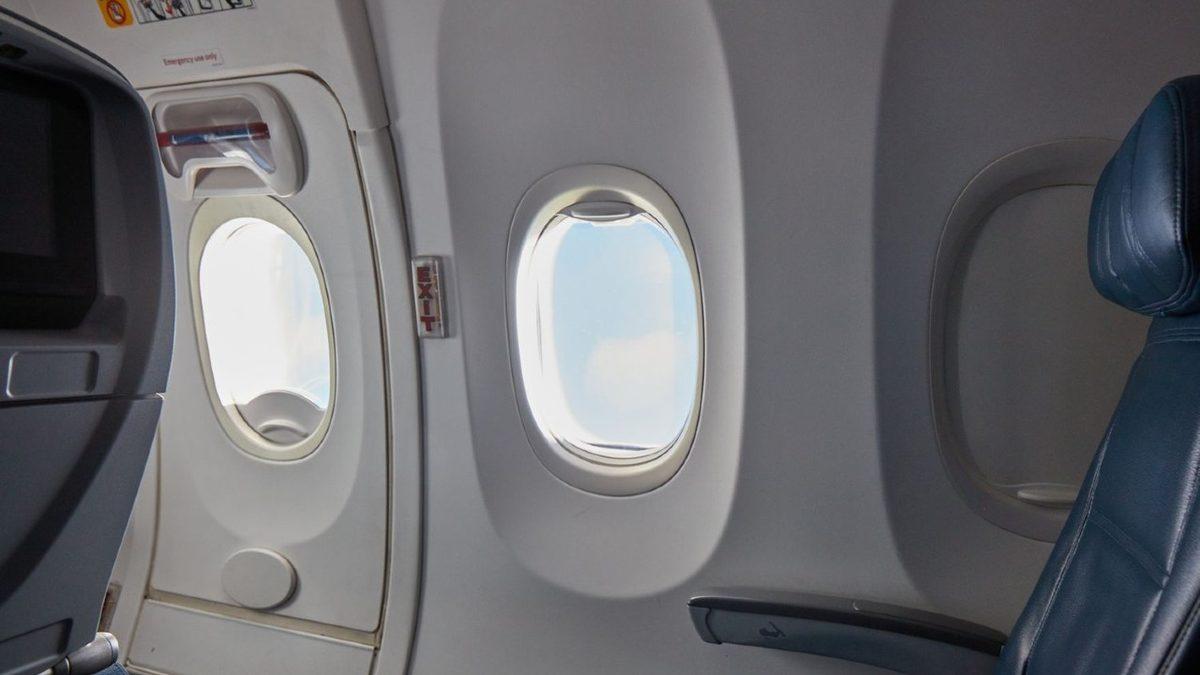 Uçaklarda Pencere Olmasının Birçoğumuzun Bilmediği Sebebi (Keyifle Bulutları Seyredelim Diye Değilmiş!)