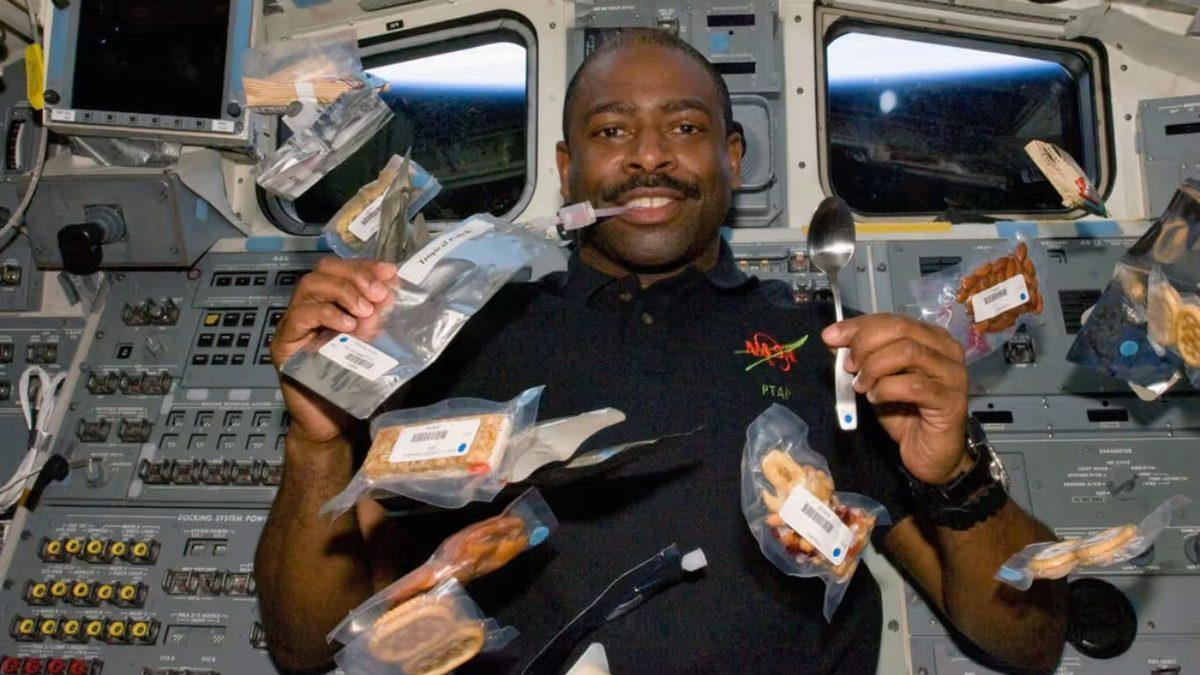 Astronotların Uzayda Tükettiği Yiyecekler, Onlara Neden Daha Tatsız Gelir?