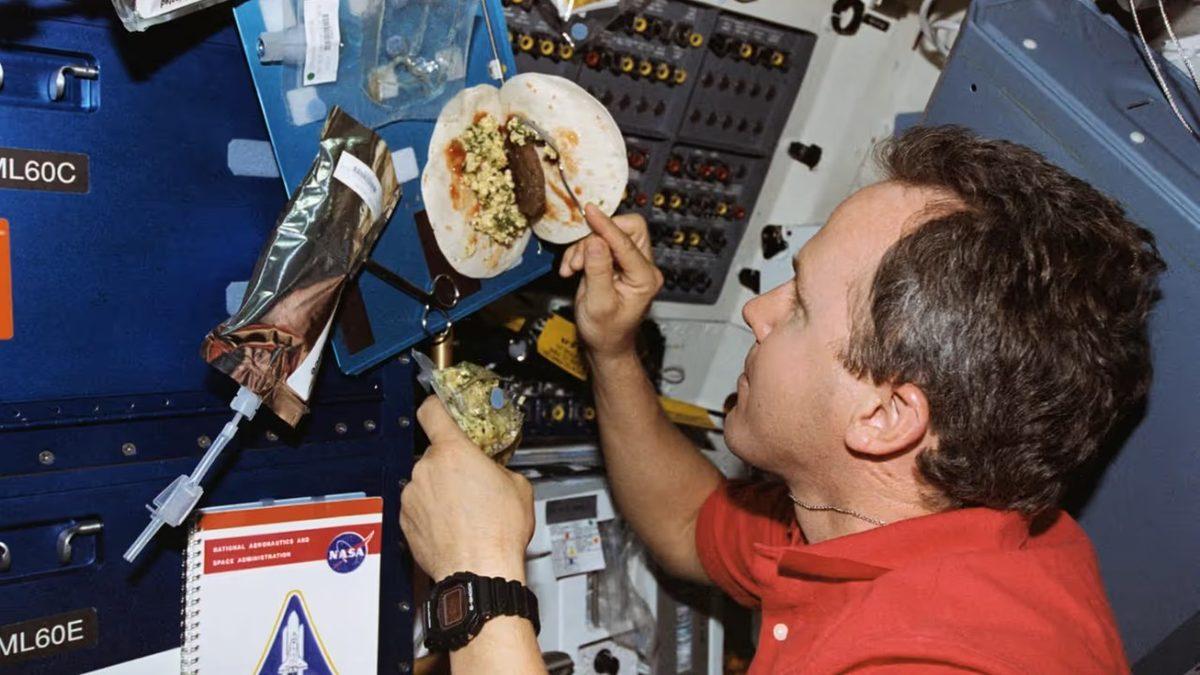 Astronotların Uzayda Tükettiği Yiyecekler, Onlara Neden Daha Tatsız Gelir?