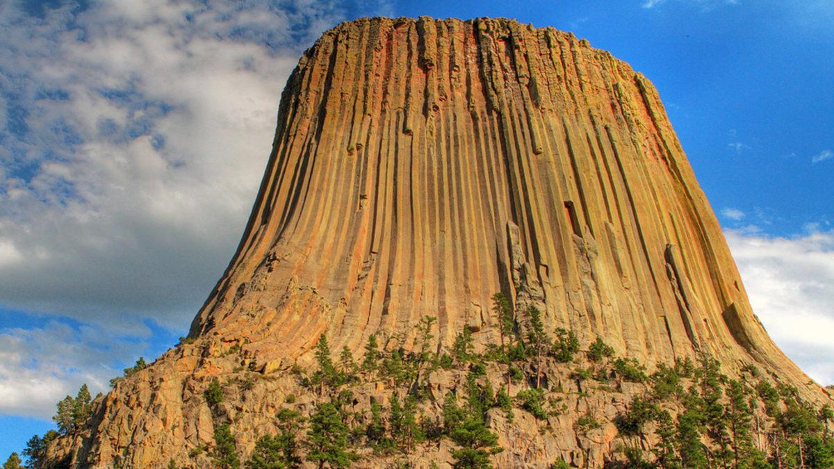 ABD’deki Şeytan Kulesi’nin Bu Eşsiz Yapısının Sırrı Ne? Oluşum Süreci de Epey Büyüleyici!