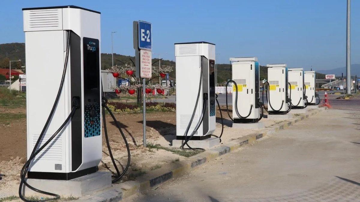 İzmir-İstanbul Otoyolundaki Elektrikli Şarj İstasyonlarının Kapalı Olması Üzerine 2 Şirkete Soruşturma Açıldı!