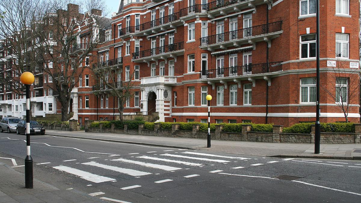 Her Gün Üstüne Bastığımız Yaya Geçitleri Neden Beyaz ve Kesikli Şekilde Tasarlanır?