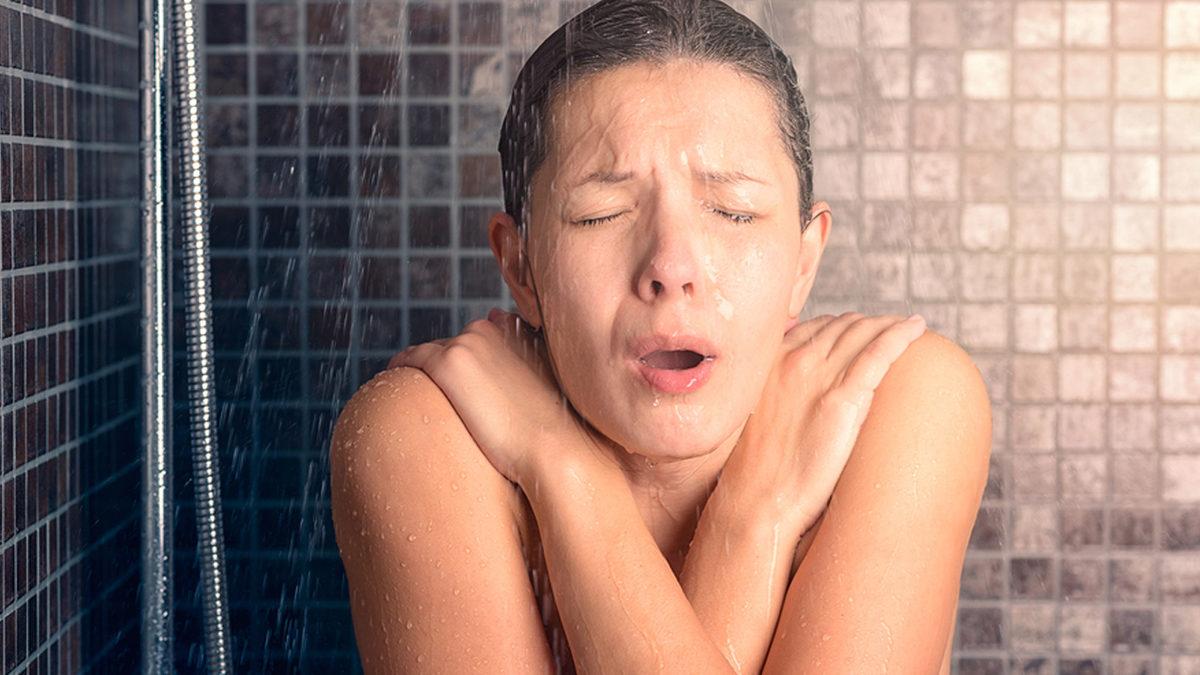 Bu Sıcaklarda “Cos” Etkisi Yaratan Soğuk Duş Almanın Vücudumuza Bir Zararı Var mı?