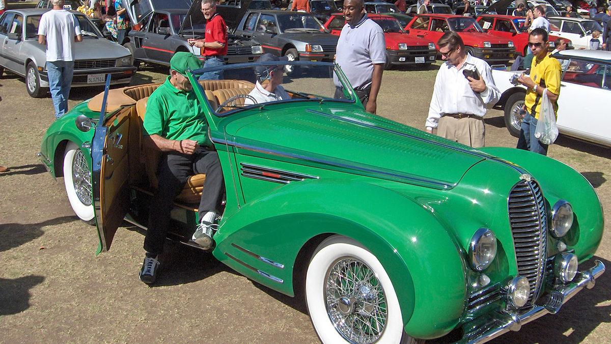 Özellikle 1960’lı Yıllardaki Otomobillerde Epey Gördüğümüz Ters Açılan Bu ‘İntihar Kapıları’ Neden Vardı?