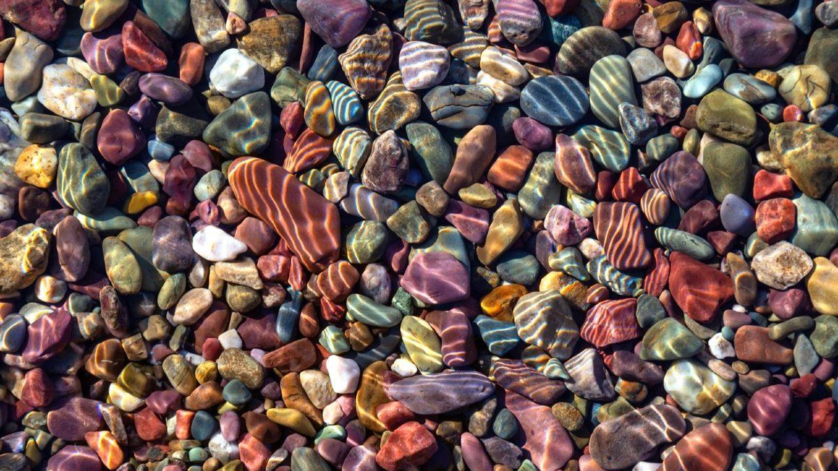 Mor, Mavi, Kırmızı, Siyah… Taşlar, Neden Birbirinden Bu Kadar Farklı Renklere Sahip?
