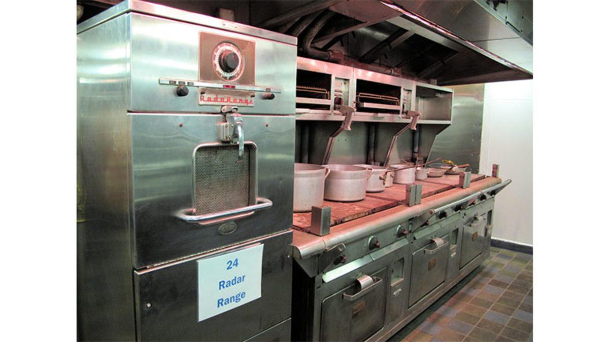 Mutfaklarımızın Vazgeçilmezi Hâline Gelen Mikrodalga Fırın Nasıl Bir Tesadüf Eseri Keşfedilmişti?