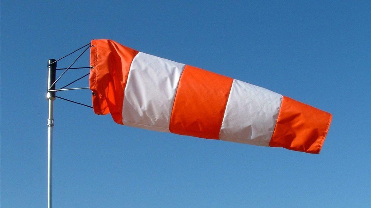 Havaalanlarında Gördüğümüz Çorabı Andıran Bu Kırmızı-Beyaz Bayrağımsı Şey Ne? Güvenlik İçin Elzem!