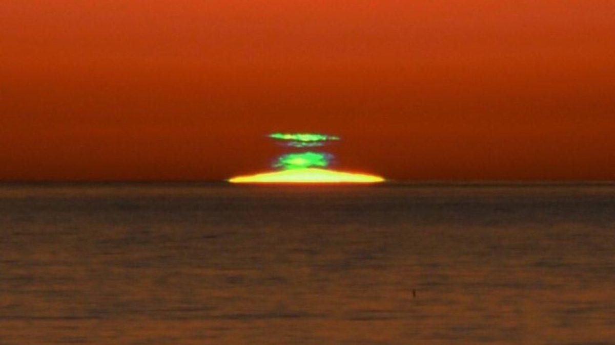 Gün Doğumunda veya Gün Batımında Bazı Zamanlar Neden Yeşil Işık Parlaması Görülür?