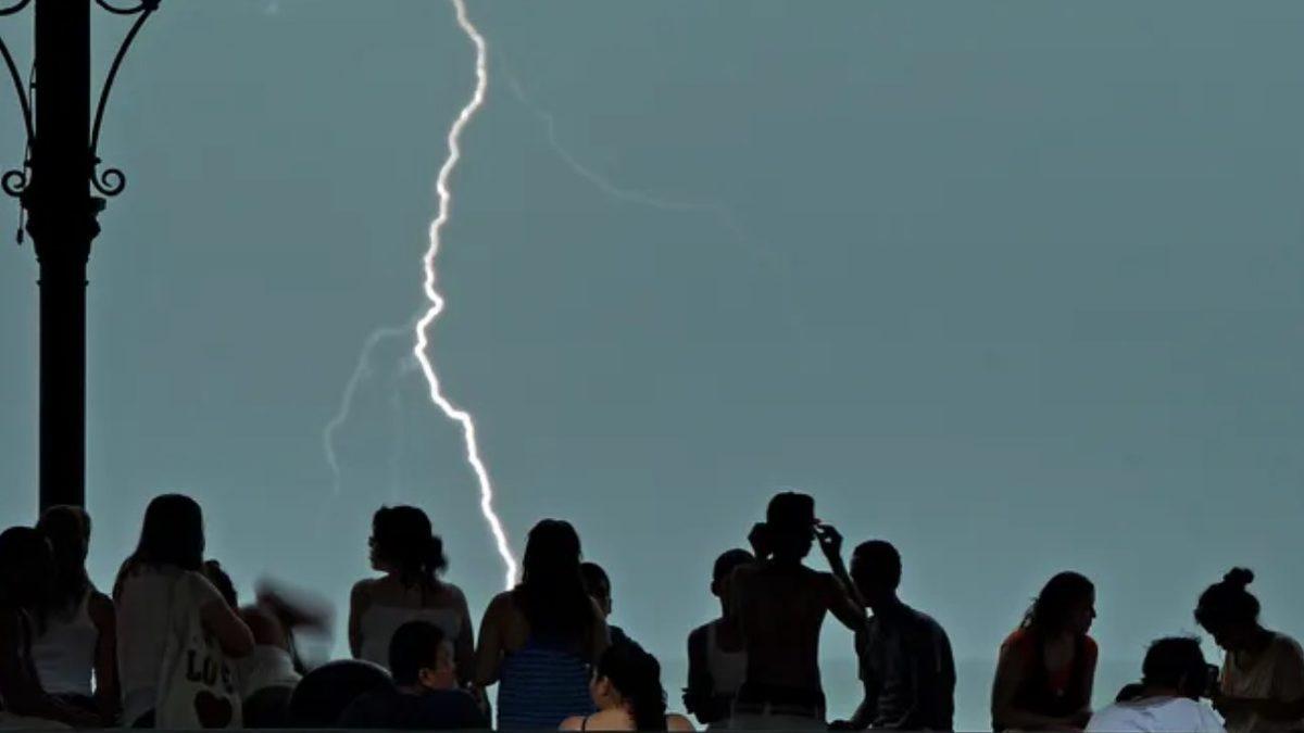 Bir İnsana Yıldırım Çarptığı Zaman Vücudunda Neler Olur? Psikolojik Etkileri Bile Varmış!