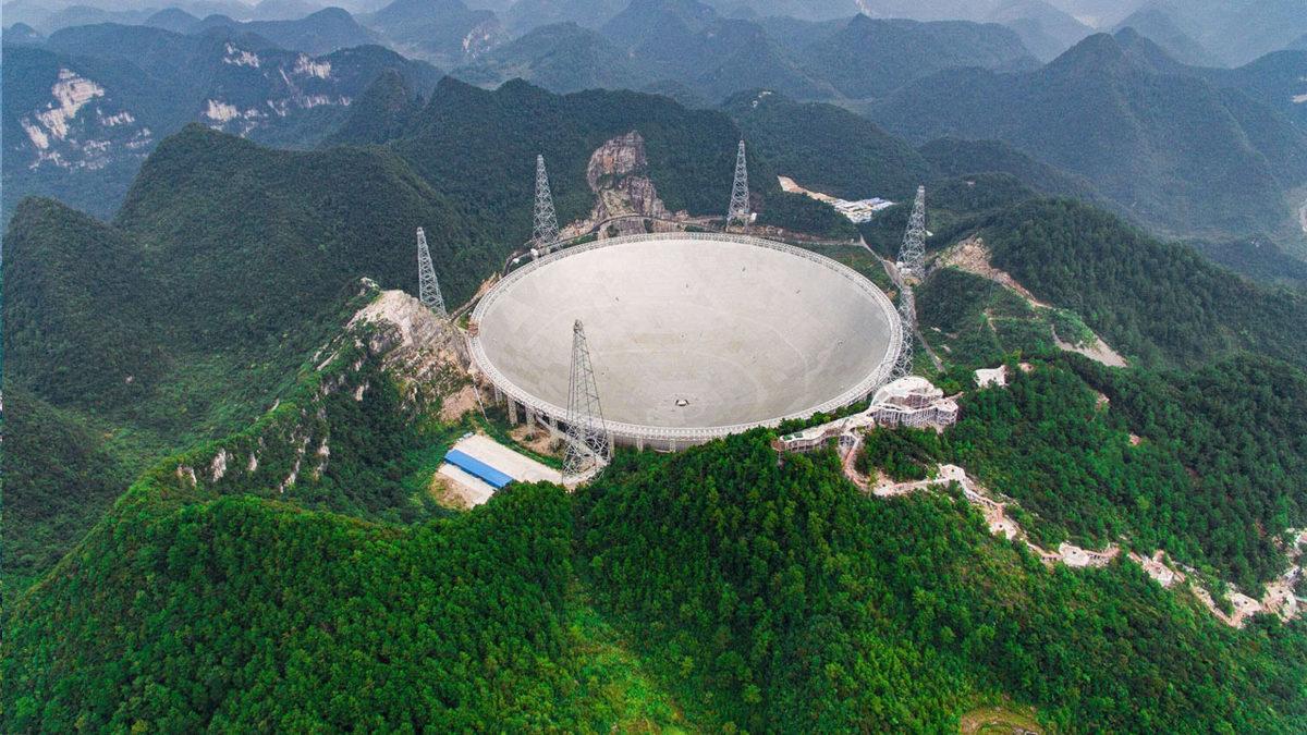 Çin’deki Dünyanın En Büyük Radyo Teleskobu FAST, Evrenin Sır Perdesini Aralayabilir (İyi de Nasıl?)