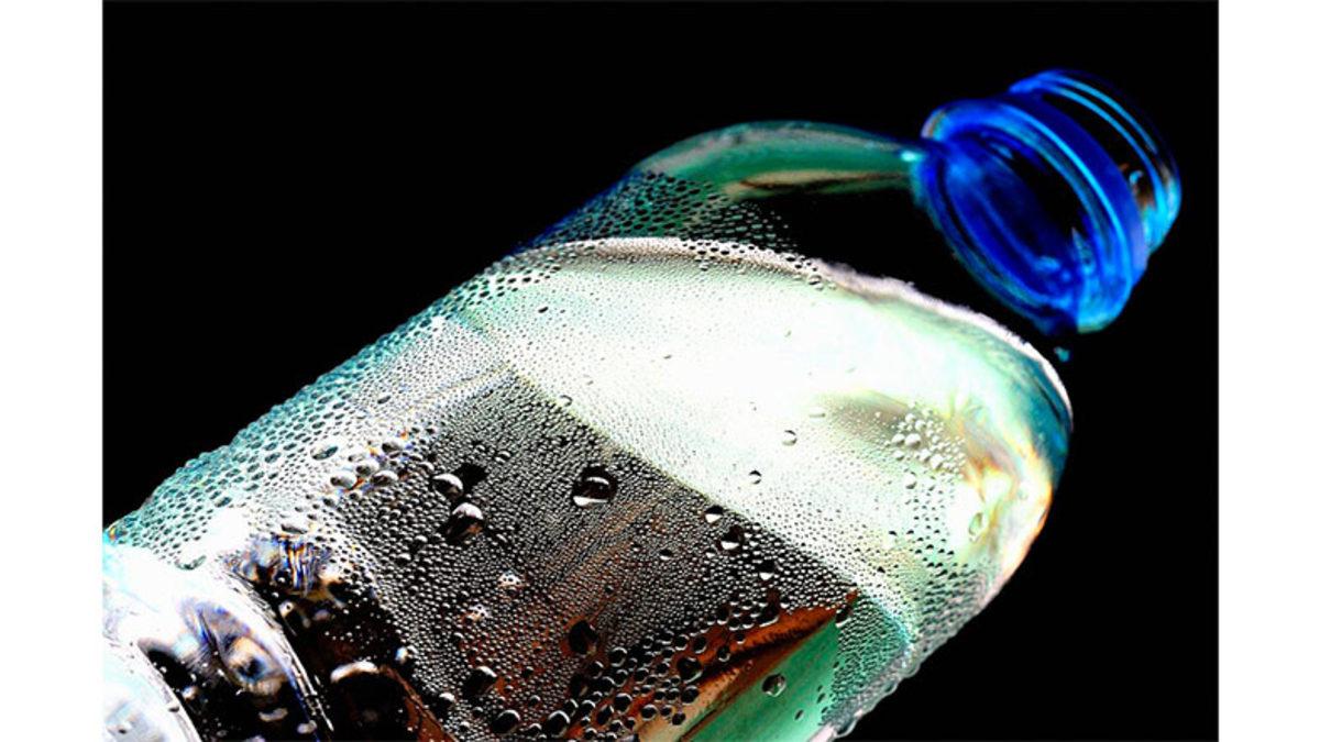 Soğuk Bir İçeceğin Dolu Olduğu Bardağın Dışı Neden Bir Süre Sonra Islanmaya Başlıyor?