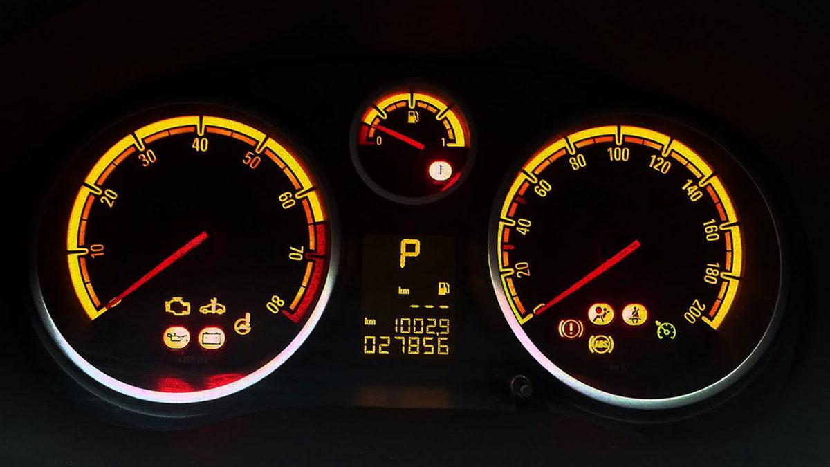 Arabayı Çalıştırmadan Önce Neden Gösterge Işıklarının Sönmesini Bekleriz? Araç O Sırada Ne Yapar?