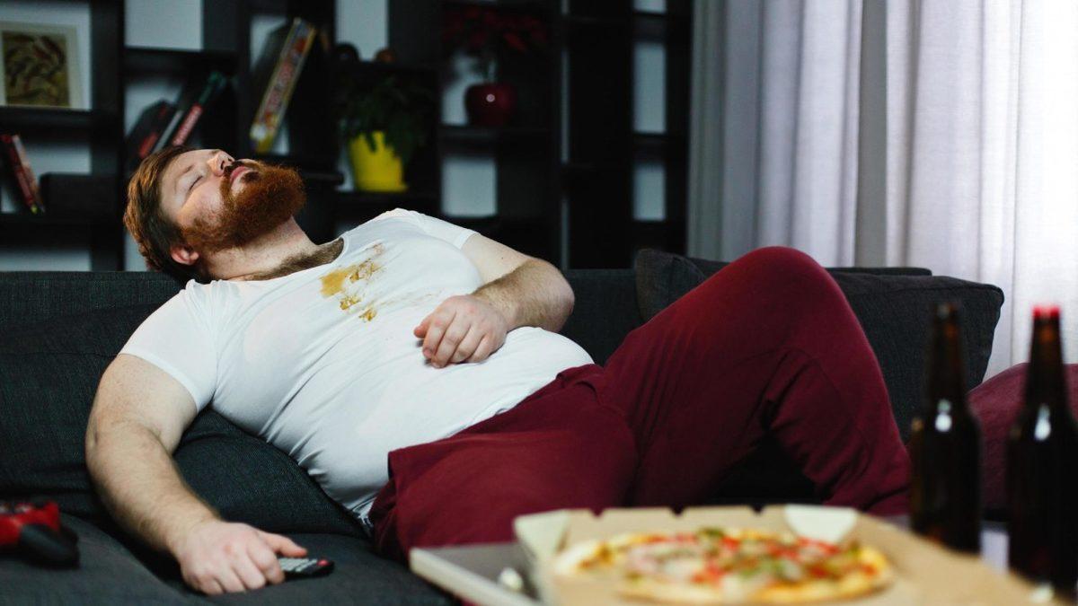 Yemek Yedikten Sonra Çöken Ağırlığın ve Bir Köşede Uyuklama İsteğinin Sebebini Açıklıyoruz!