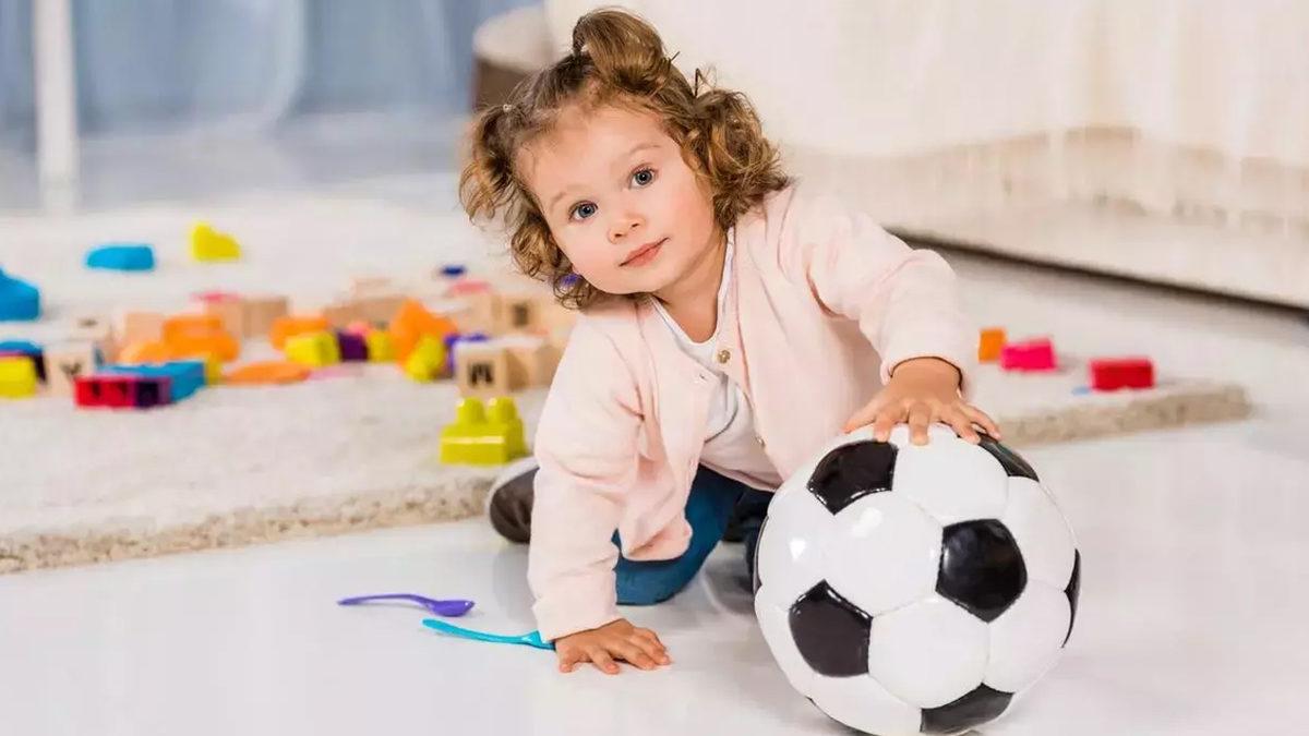 Bebekler Neden Sürekli Bize Bir Şey Vermeye Çalışır? Paylaşma Tutkularının Haklı Nedenleri Var!