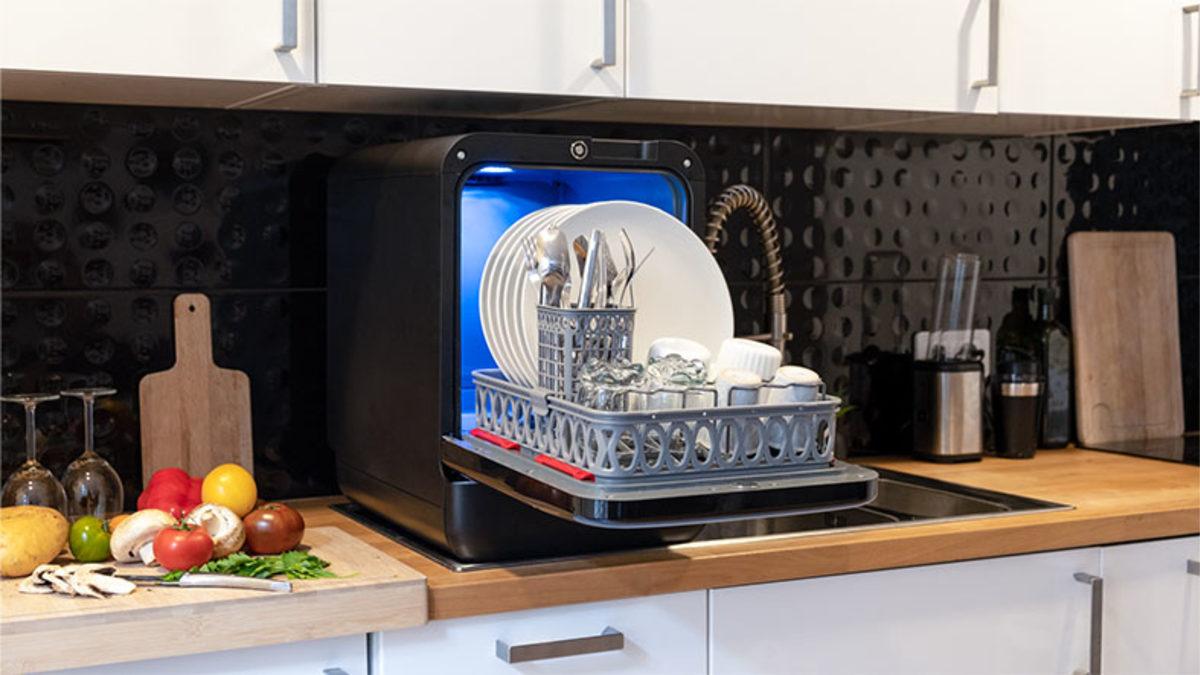 Japonlar Bizim Kullandığımız Büyük Makinelerin Aksine Neden Evlerinde ‘Mini’ Bulaşık Makineleri Kullanıyorlar?