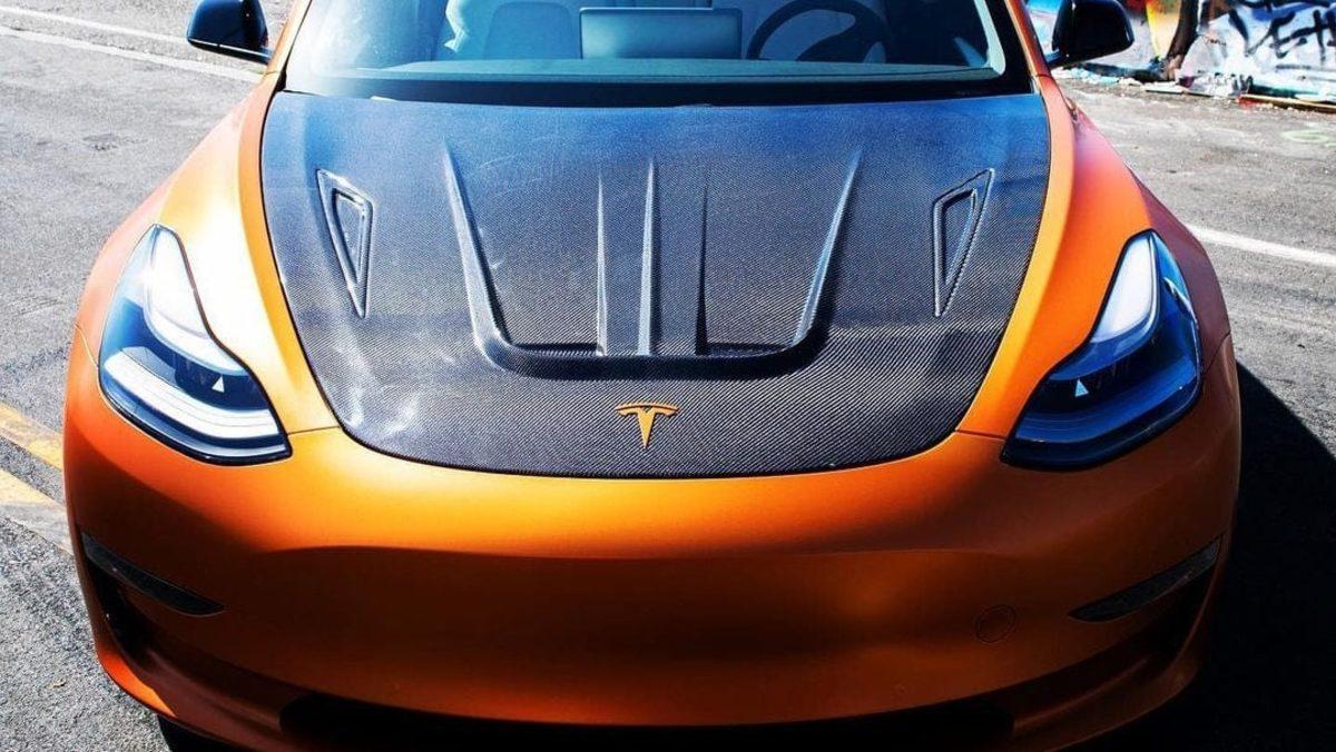 Tesla, Kaput Sorunu Yüzünden 1,8 Milyon Aracı Geri Çağırdı