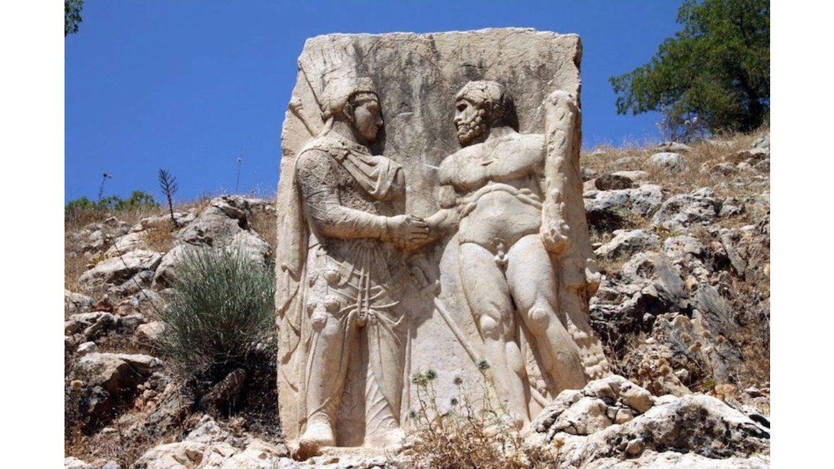 Artık Düşünmeden Yaptığımız El Sıkışma Hareketinin Kökeni Nereden Geliyor? Sembolik Bir Anlamı Varmış!