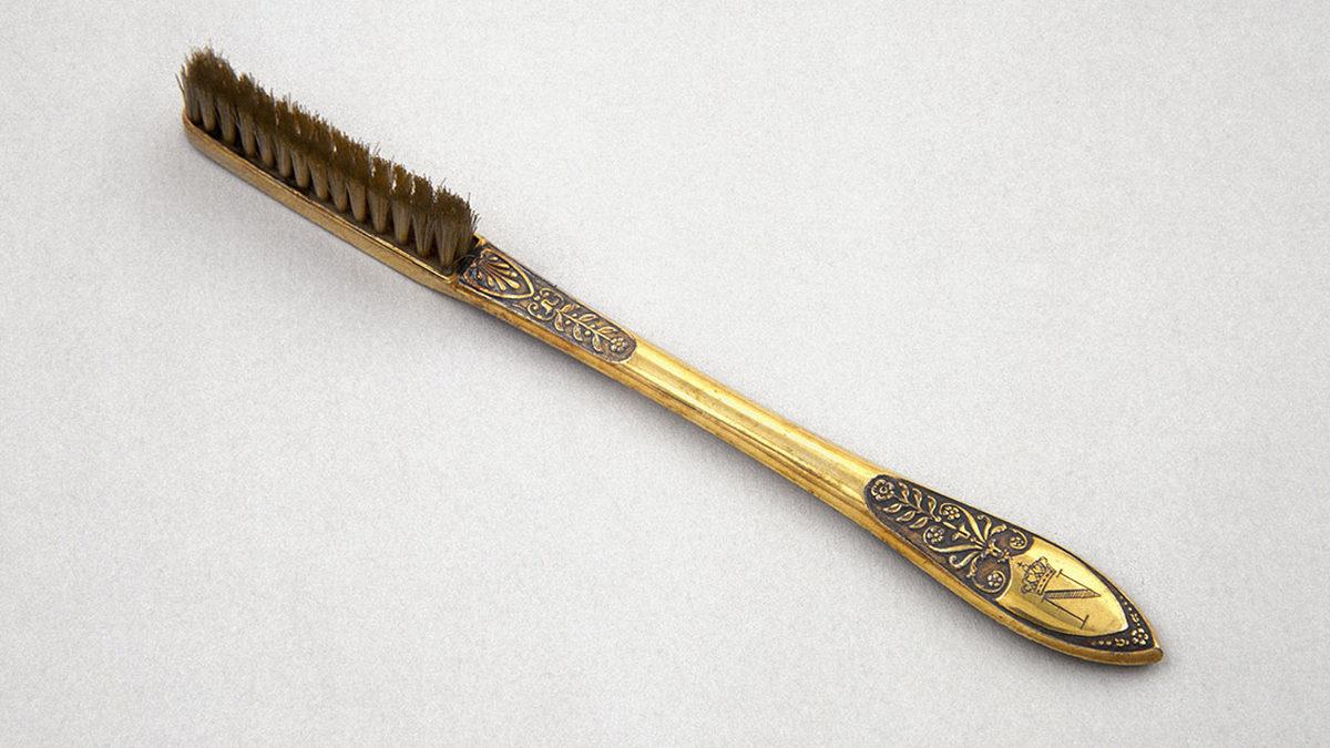 İlk Kimin Aklına Geldi ‘Diş Fırçası’ Diye Bir Şey Yapmak? Yıllar İçindeki Değişim Serüveni