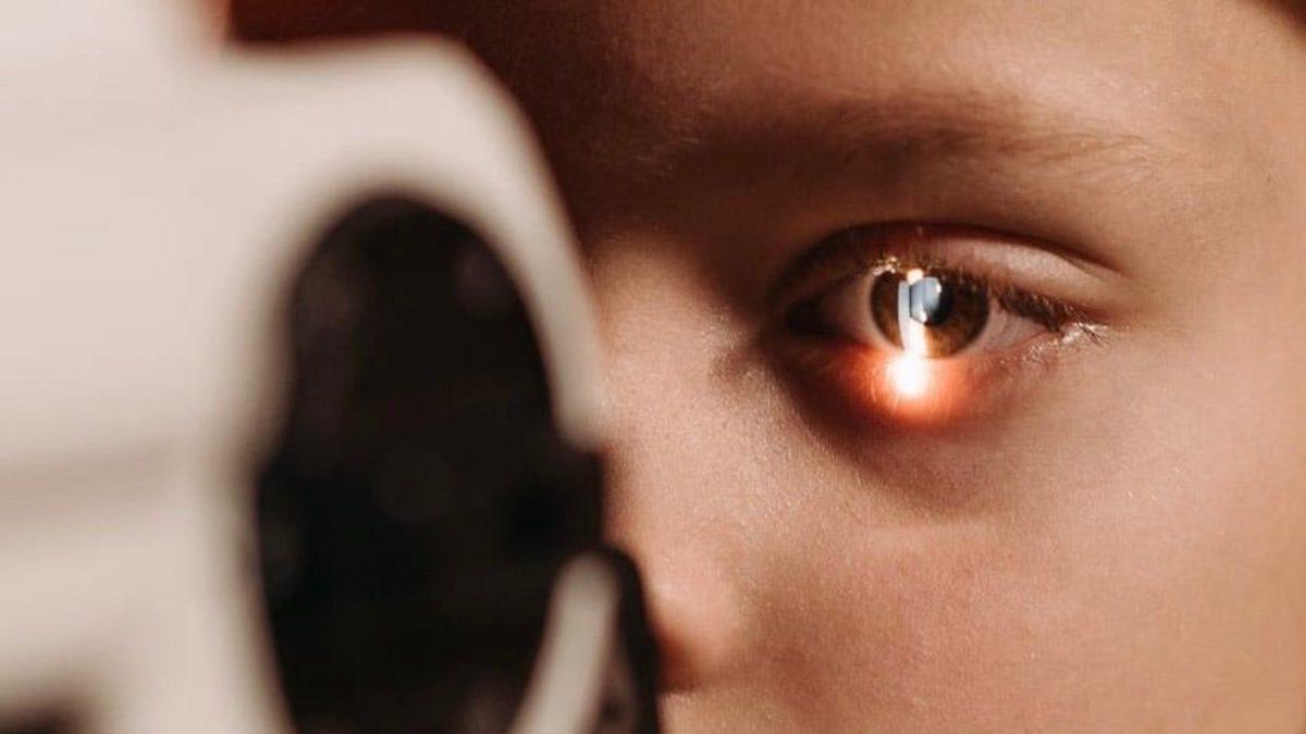 Kafadan Darbe Alınca Göze Işık Tutulmasının Hayati Öneme Sahip Nedeni