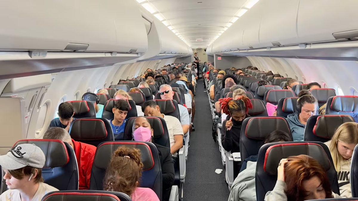 Uçakta Yolcuların Kendilerine Atanan Koltuklarda Oturmaları Neden Bu Kadar Önemli?