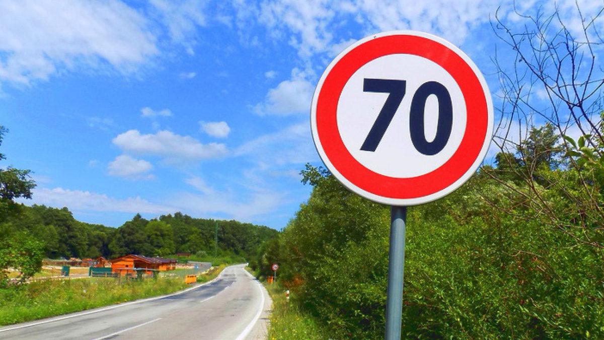 Uyarı Levhaları Neden Genellikle Kırmızı Renkte Yapılır? Sadece Dikkat Çekici Diye Değil!