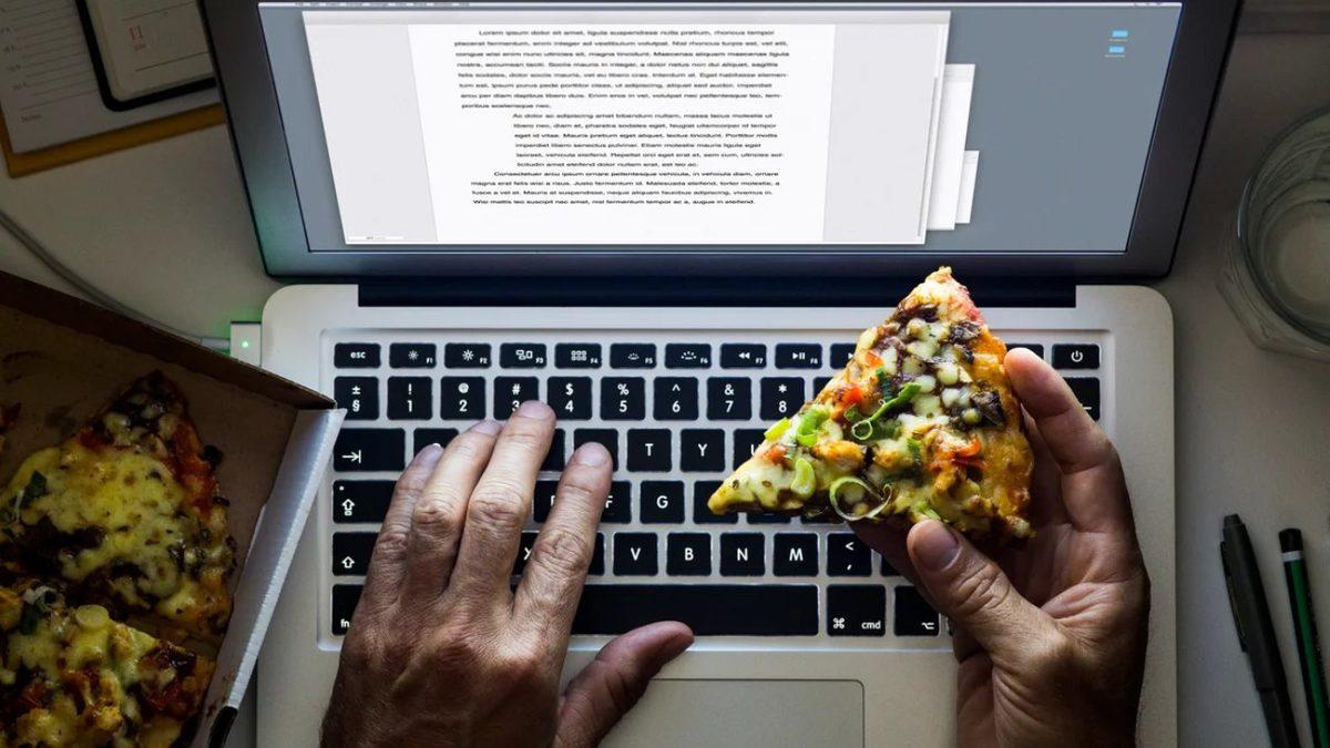 Gece Yarısı Yemek Yemek Midenin Yanı Sıra Kalbe de Zarar Verebilir mi?