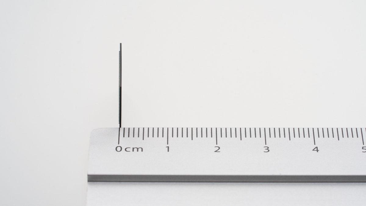 Samsung, Akıllı Telefonlara Çağ Atlatacak İncelikteki Bellek Çipini Tanıttı (Samsung Etiketi Daha Kalın)