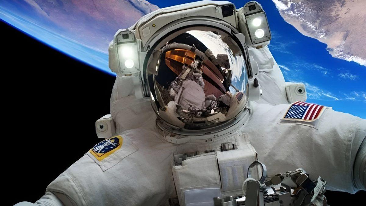 Astronotların Giydiği Kıyafetler, Onları Uzayın Zararlı Koşullarından Nasıl Korur? Tam Bir Tasarım Harikası!