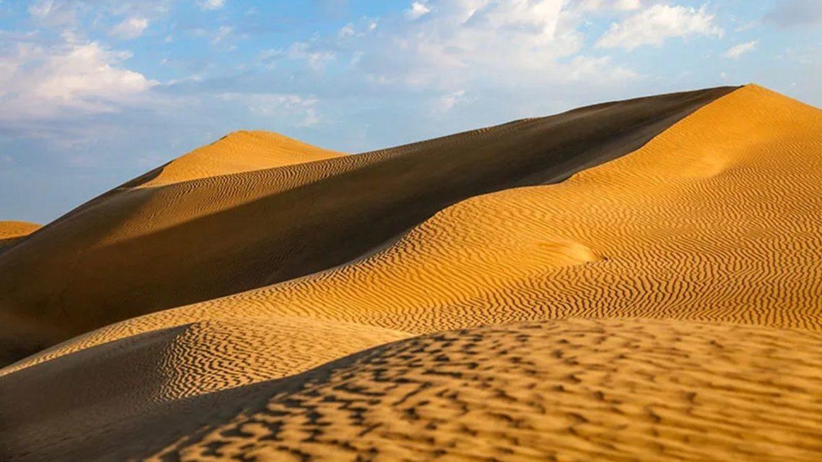 Çöllerdeki Dalga Şeklindeki Kum Tepeleri Nasıl Oluşur? İnsan Müdahalesi Olmadığı Kesin!