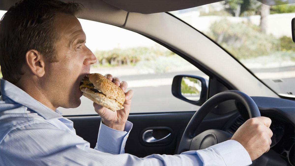 Sıcak Havalarda Arabanızda Bu Eşyaları Bırakmayın!