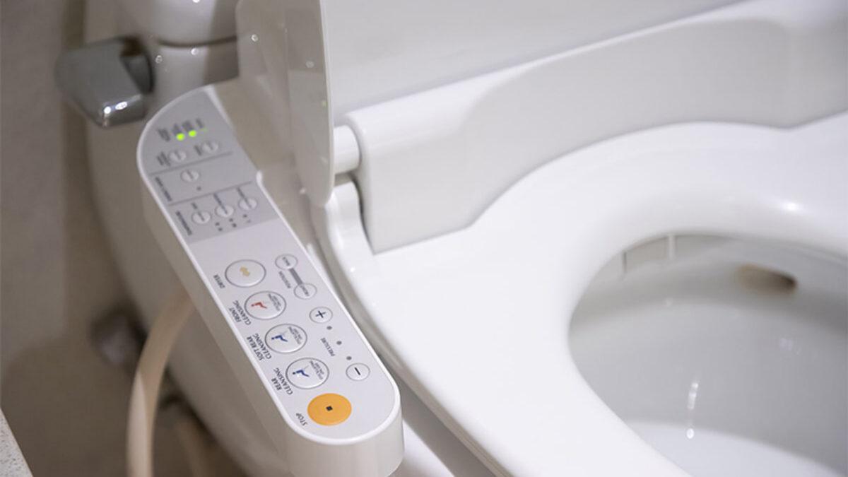 Uzay Gemisinden Fırlamış Gibi Görünen Japon Tuvaletlerinin Son Teknoloji Özellikleri (İnsanın Çıkası Gelmez!)