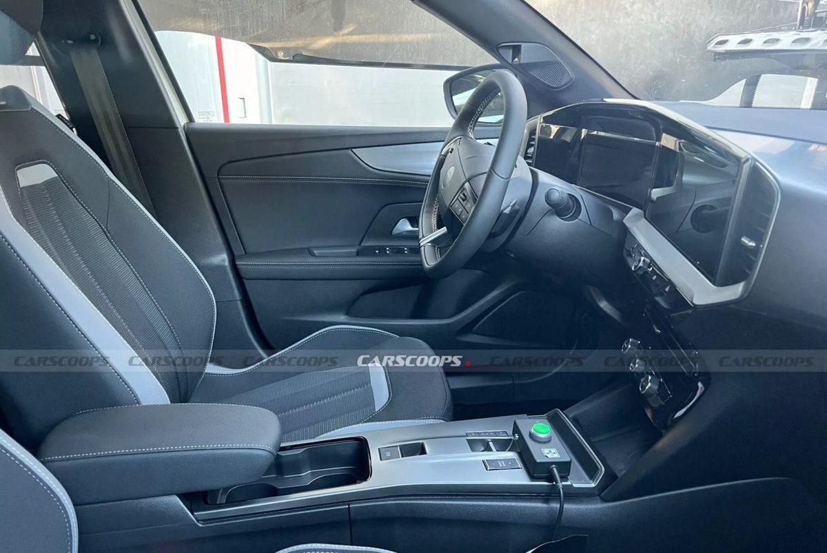 2025 Opel Mokka’nın Fotoğrafları Sızdırıldı: İşte Yenilenen Tasarım