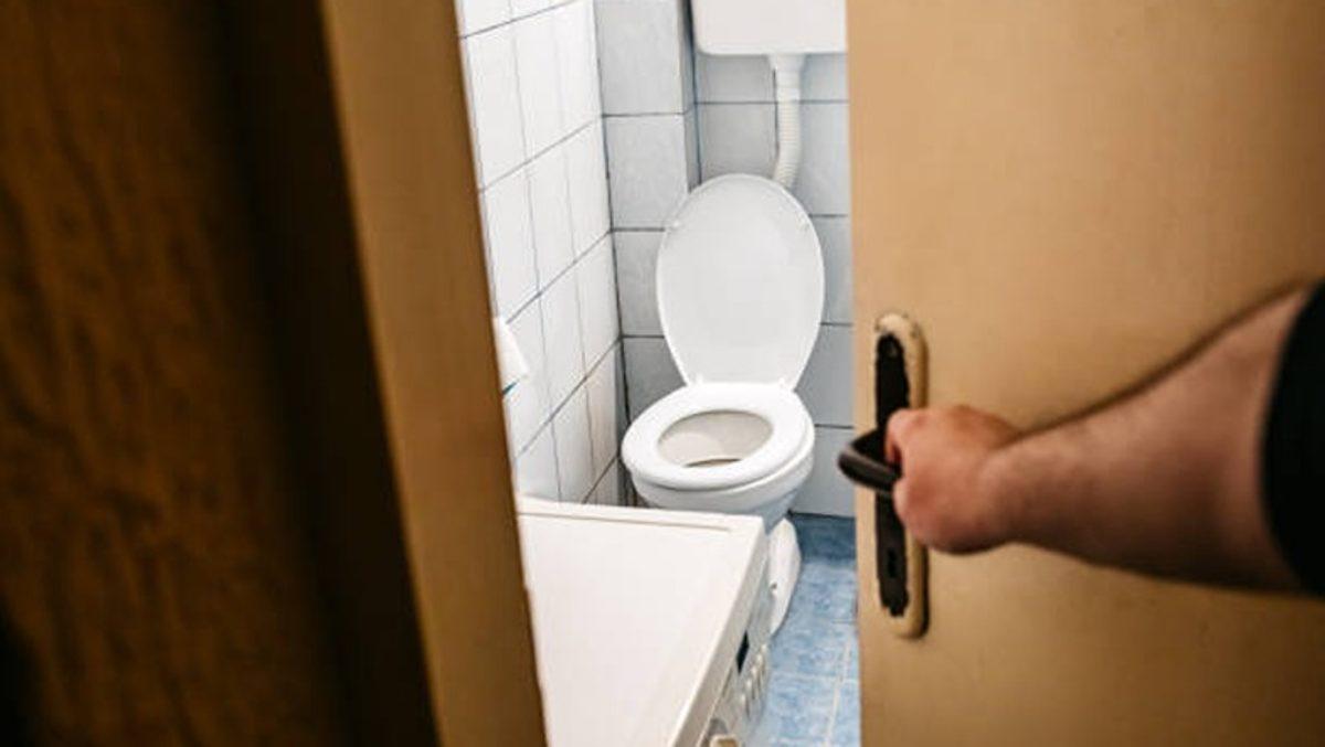 Çoğu Tuvalet Kapısının İçe Doğru Açılmasının Çok Mantıklı Bulacağınız Sebepleri