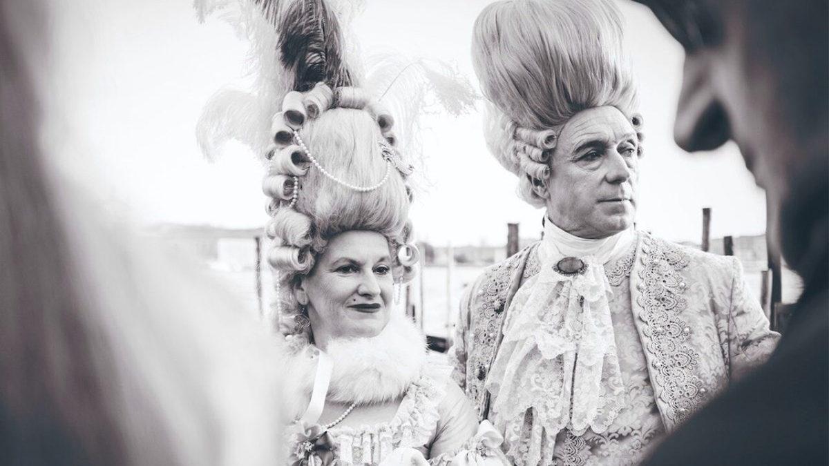 Eski Çağlarda İnsanlar Neden Koca Koca Pudralı Peruklar Takardı?