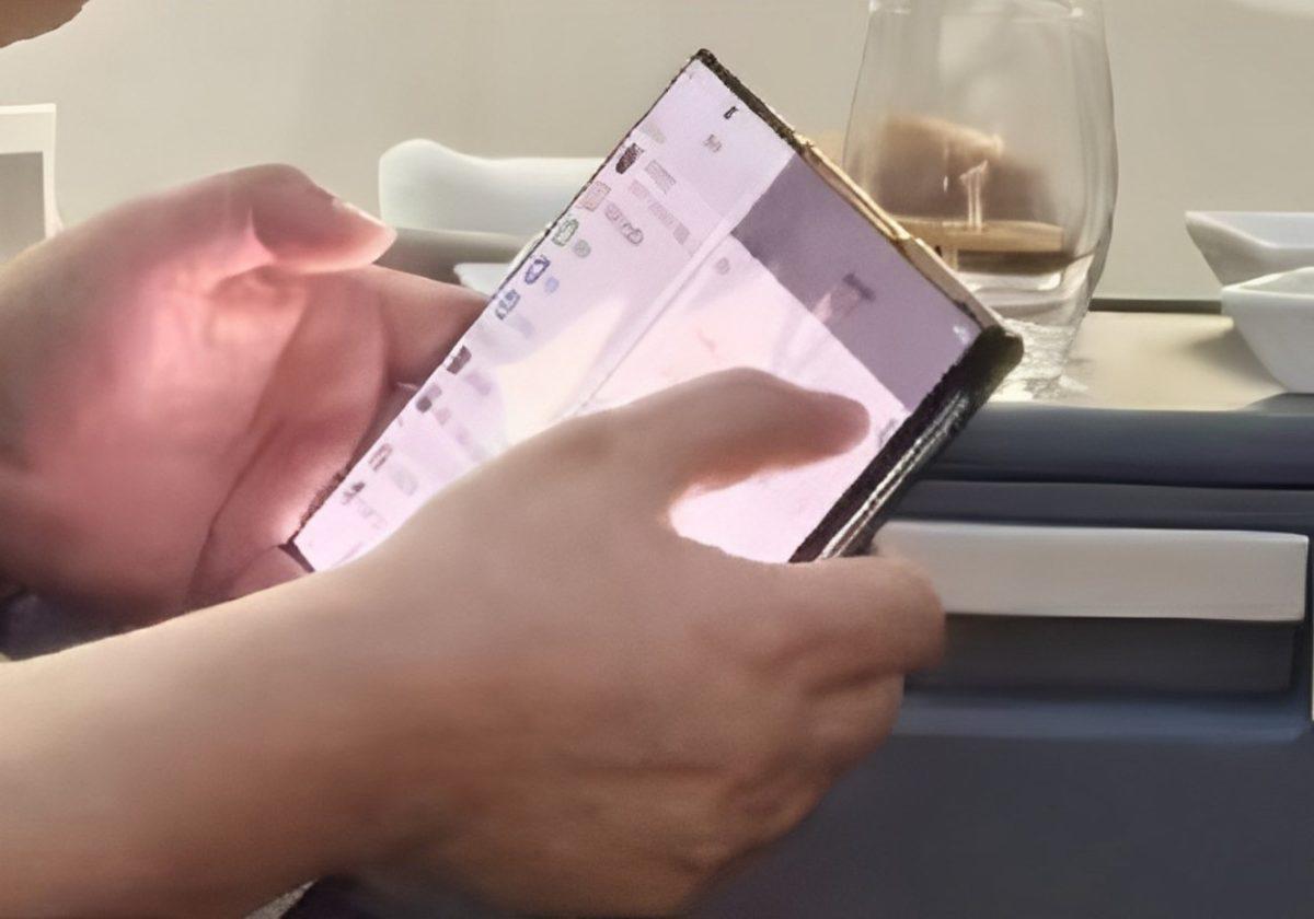 Huawei’nin Üçe Katlanan Telefonu, 