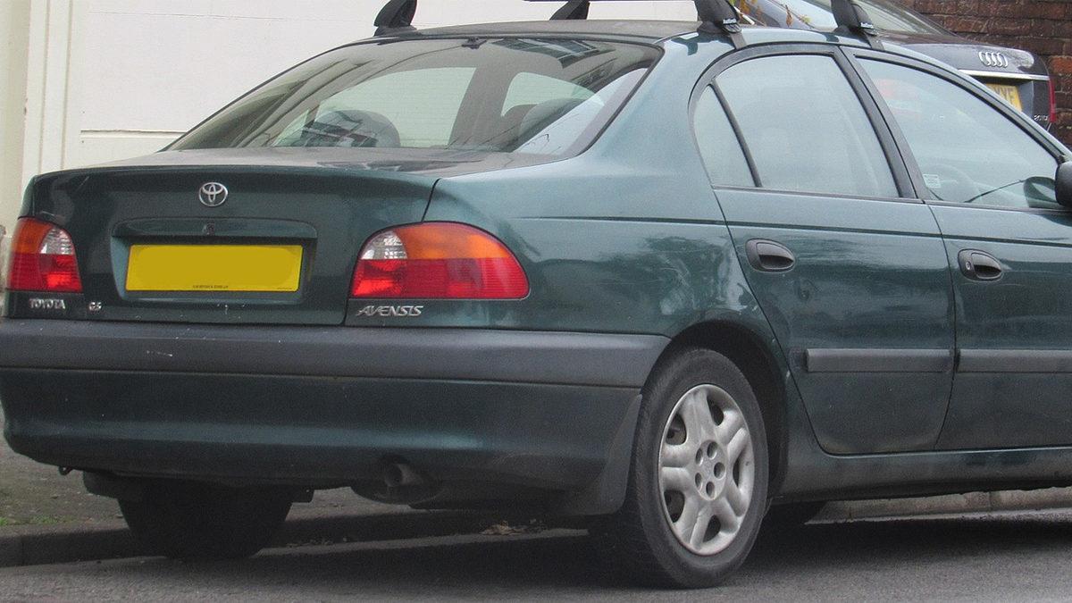 90’ların Efsanesi Toyota Avensis T22’nin Günümüzdeki Modellere Taş Çıkartan Özellikleri