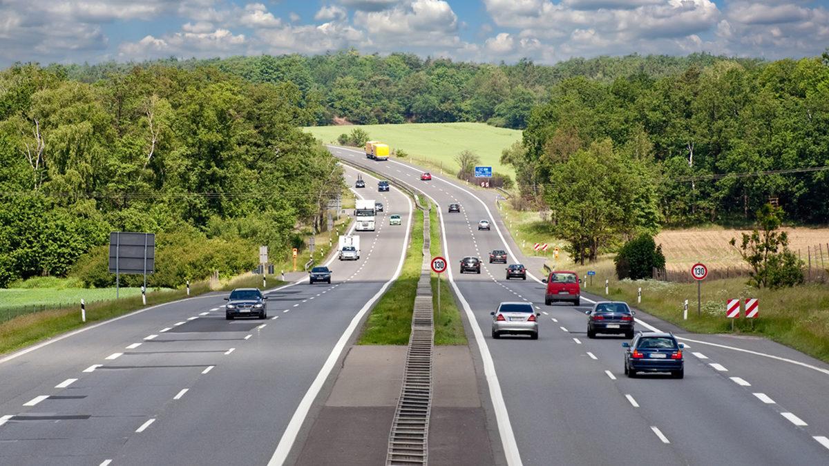 Almanya Otobanlarında Benzinin Bitmesi Neden Yasak? Bu Hata Pahalıya Patlayabilir!