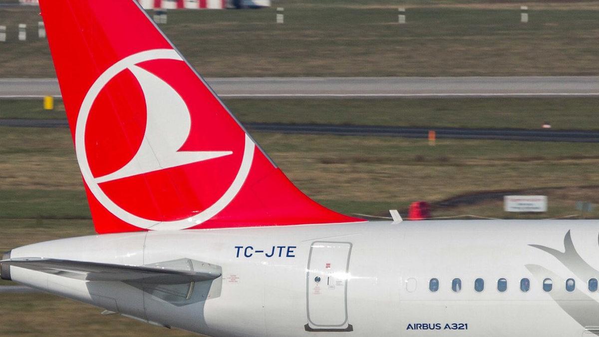 Gökyüzündeki Her Uçak Neden Kuyruğunda Bir Numara Taşıyor? Sadece Karışıklık Olmasın Diye Değil!