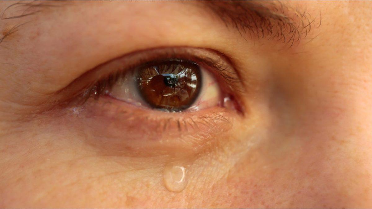 Gözyaşlarımızın Neden Tuzlu Olduğunu Hiç Düşündünüz mü? Vücudumuza Faydası Tahmin Ettiğinizden Bile Çok Fazla!