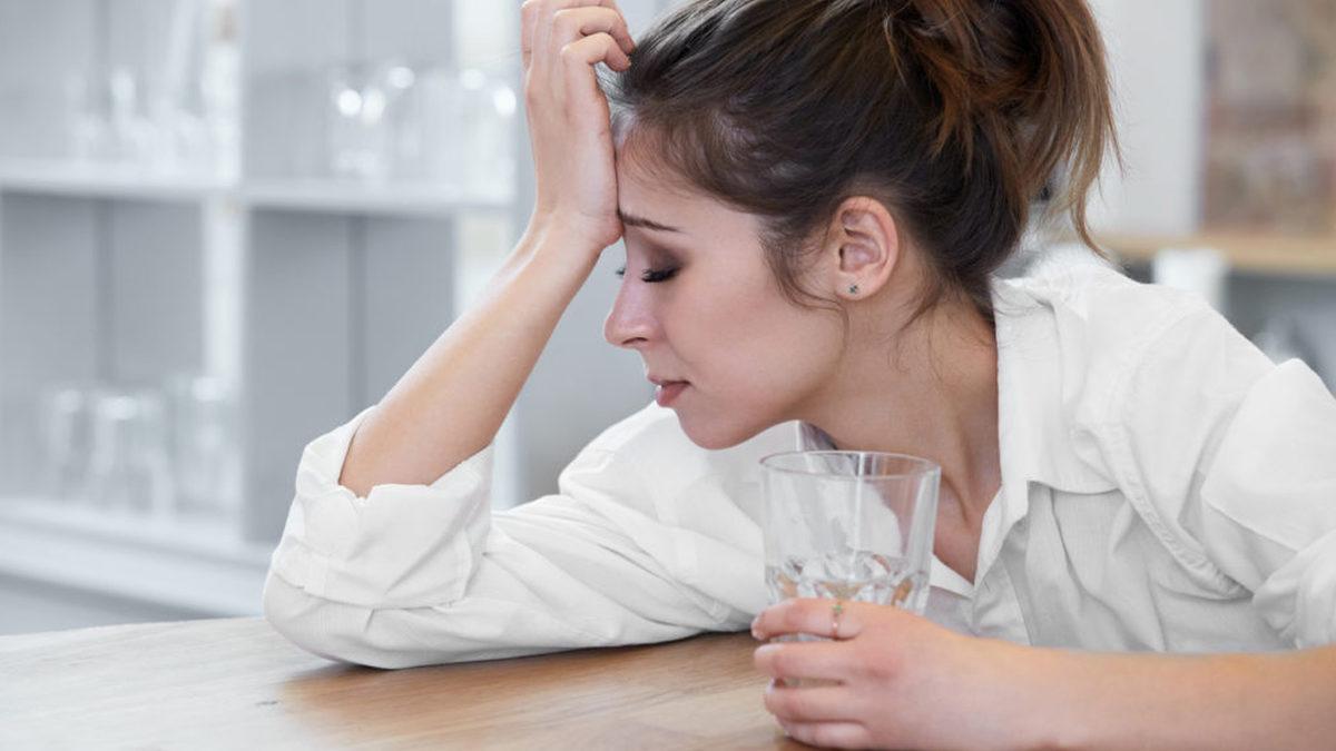 Su İçmek Gerçekten Baş Ağrısını Geçiriyor mu? Beynimiz ve Su Arasındaki İlişki Ne?