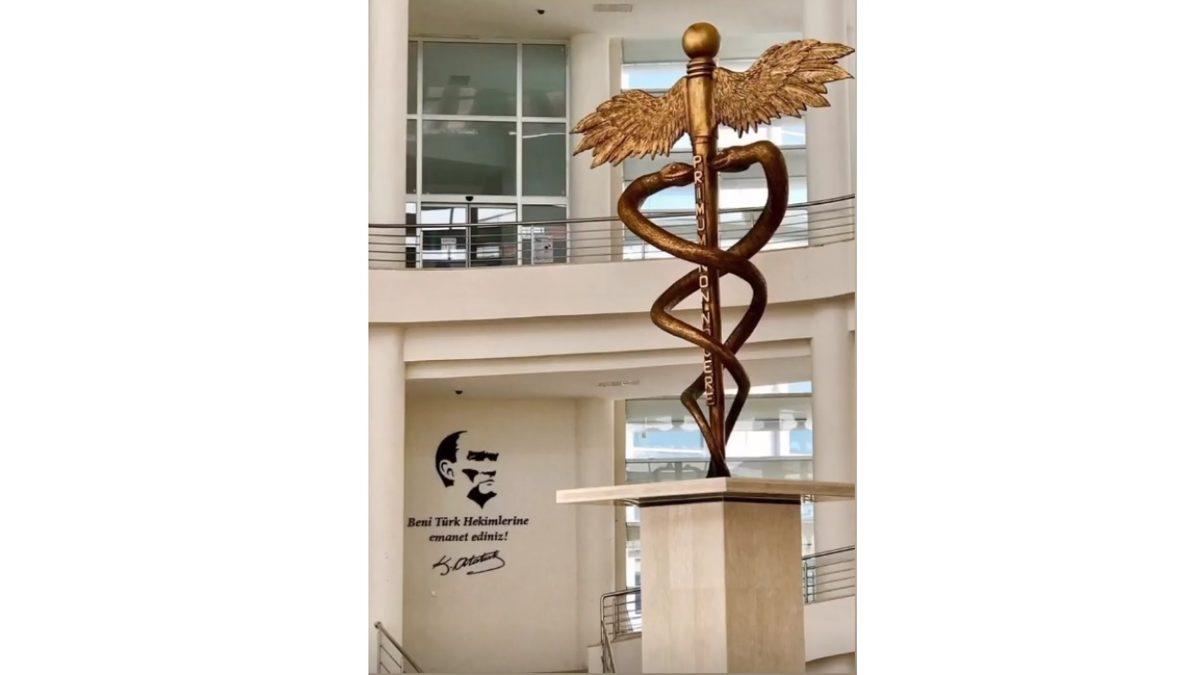 Orta Çağ’da İnsanlar Neden Bile İsteye Kendilerini Yılana Isırtıyordu?