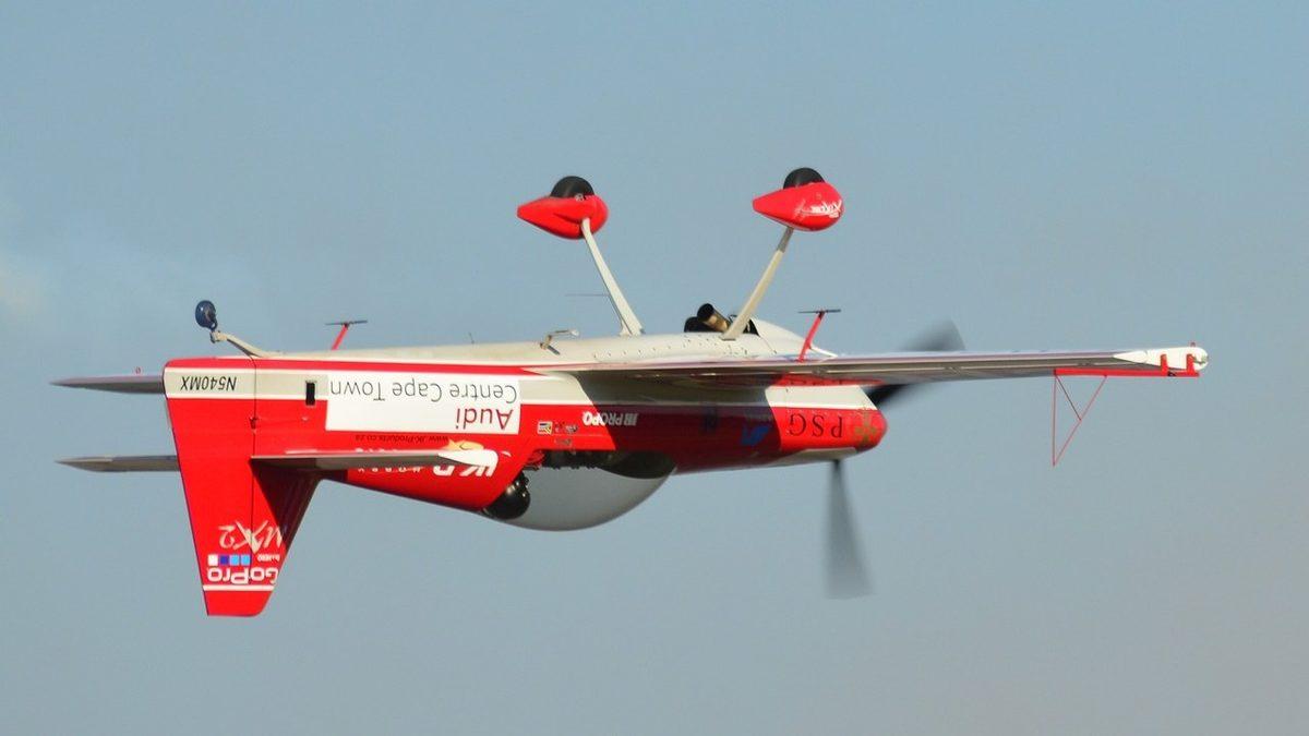 Ters Uçan ve Döngüler Yapan Bir Akrobasi Uçağının Yakıtı, Gaz Tankından Motora Nasıl Ulaşır?