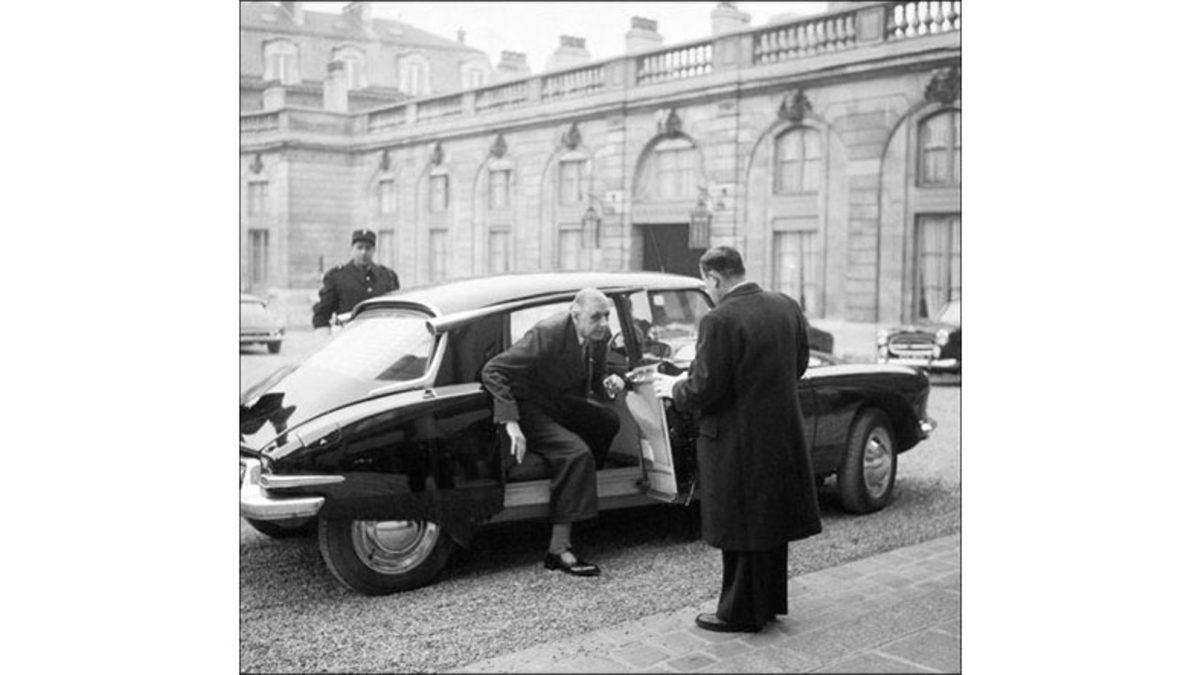 Zamanının En Dayanıklı Araçlarından Biri Olan Citroën DS, Fransa Cumhurbaşkanı’nı Uğradığı Suikastten Nasıl Sağ Salim Kurtardı?