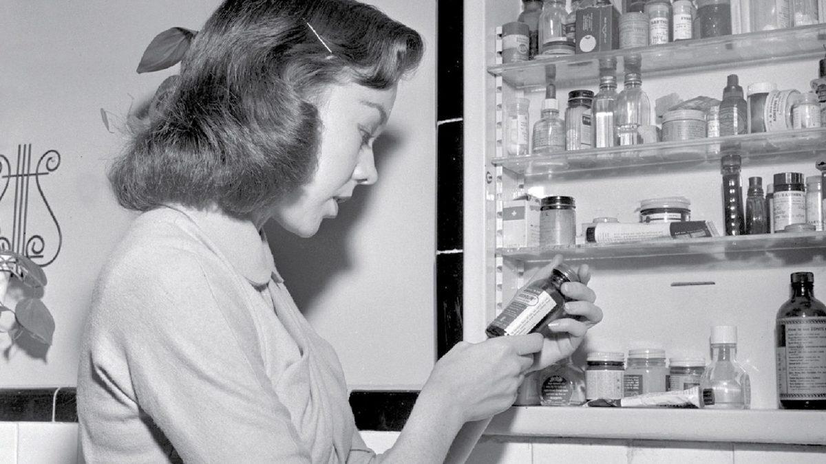 Amerikan Filmlerinde İlaçlar Neden Hep Banyo Dolabında Duruyor? Pek de İyi Bir Şey Değilmiş Aslında!