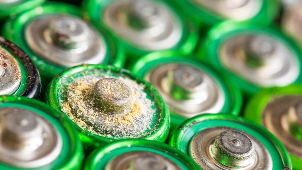 Uzaktan Kumanda ya da Bir Oyuncakta Takılı Olan Piller Neden Akar? Sebeplerini ve Alabileceğimiz Önlemleri Anlattık