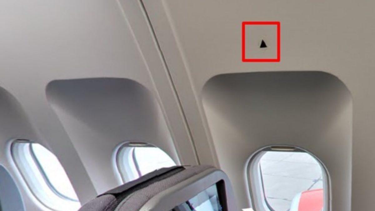 Uçaklardaki Bazı Pencerelerin Üstünde Neden Üçgen Var? Hayır, Acil Durum Çıkışı Değil!
