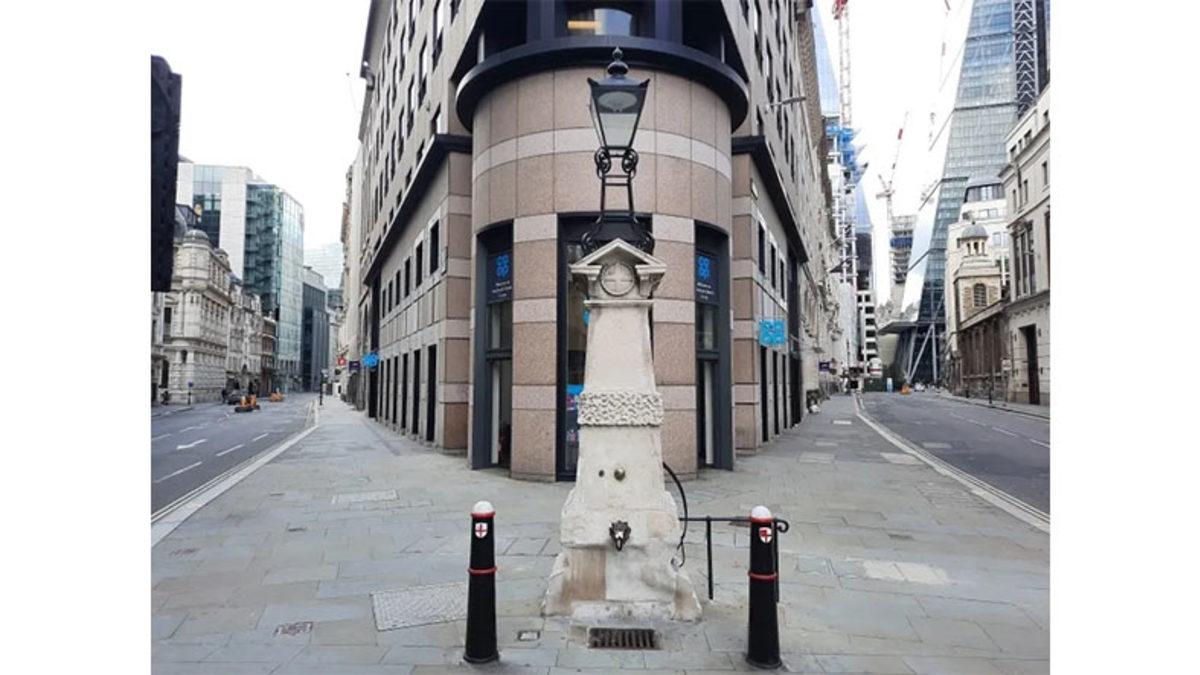 Londra’nın Ünlü Çeşmesi Aldgate, 1874’te Nasıl Oldu da Yüzlerce İnsanın Ölümüne Neden Oldu?
