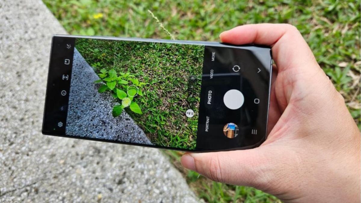 Samsung, Her Gün Telefonu Şarja Takma Sorununu Ortadan Kaldıracak Yeni Ekranlar Geliştiriyor