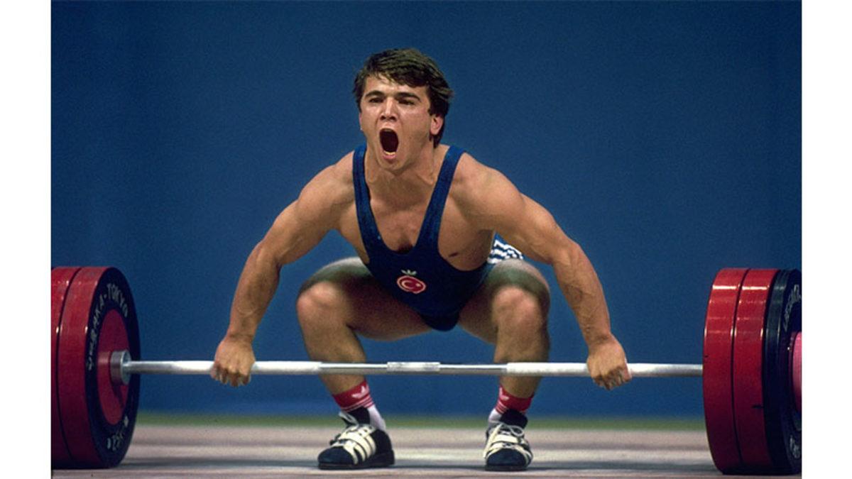 Kaslarımız Çok Zorlandığında Neden Titriyor? (Sanıldığı Kadar İyi Bir Şey Değil!)